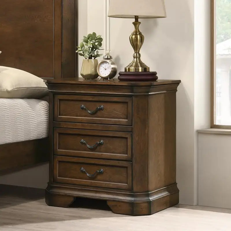 Traditional Queen 3-Piece Wood Bedroom Set