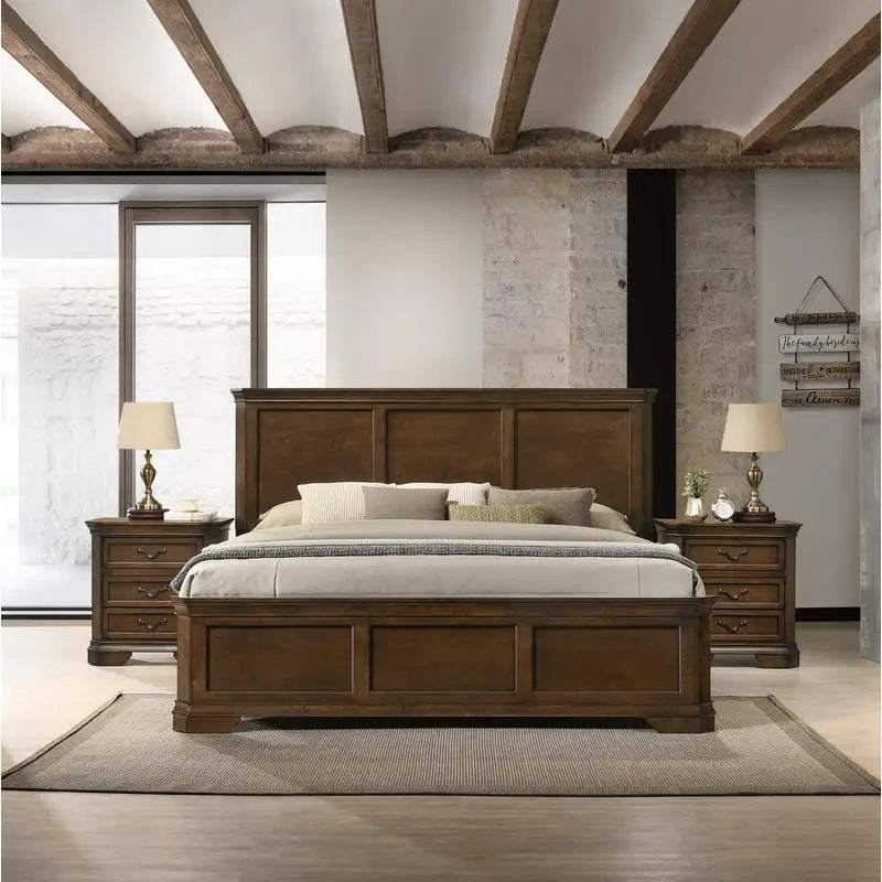Traditional Queen 3-Piece Wood Bedroom Set